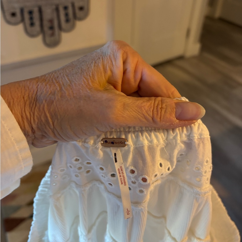Free People Gesibelle white eyelet skirt. - Picture 6 of 7